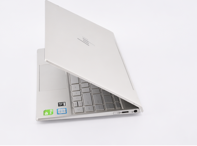 HP ENVY 13.3" CORE I5 8TH GEN 8GB RAM/512GB SSD 2GB NIVIDIA GRAPHICS LAPTOP